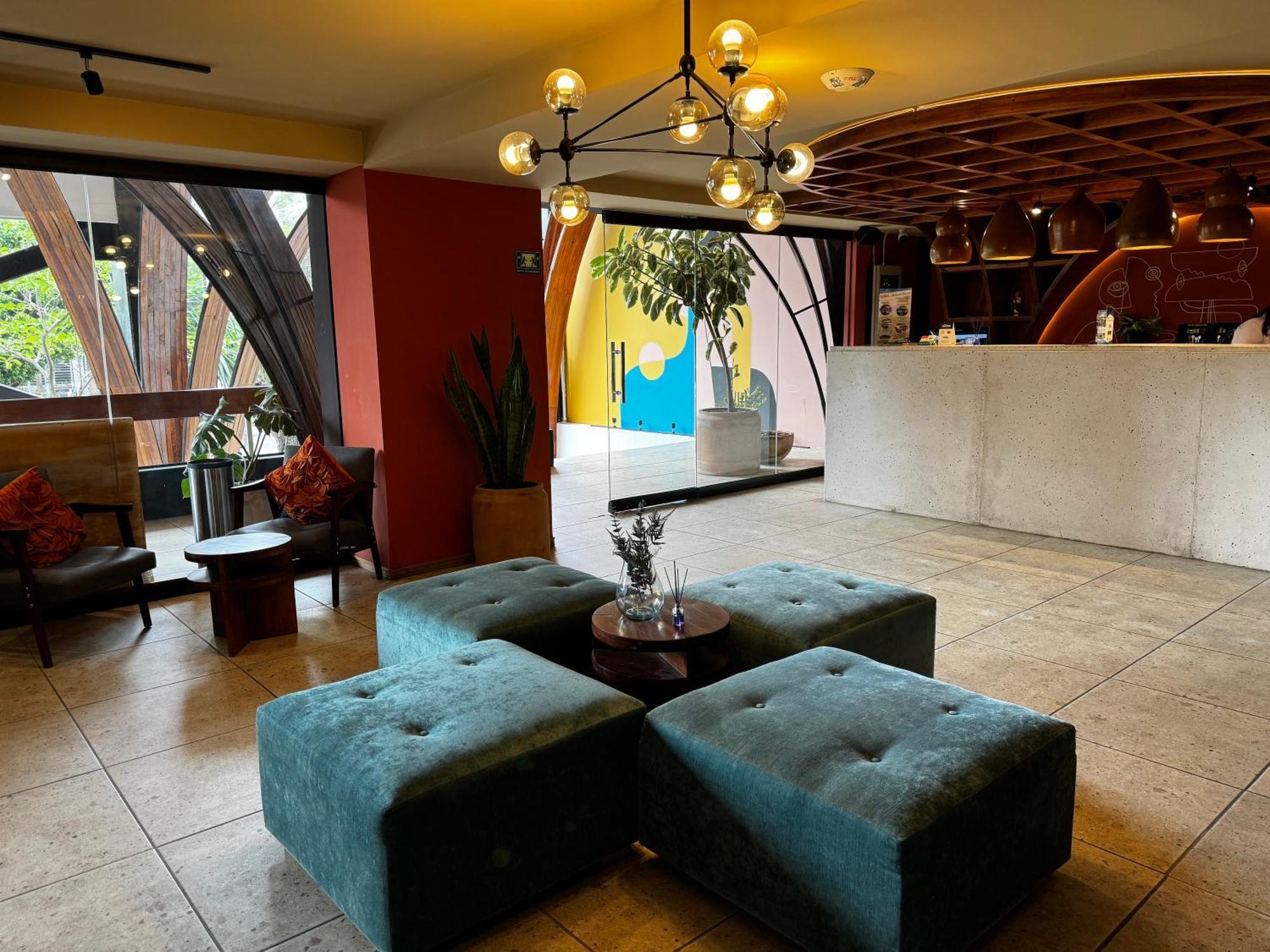 Hotel Ola Chapultepec Гуадалахара Екстериор снимка
